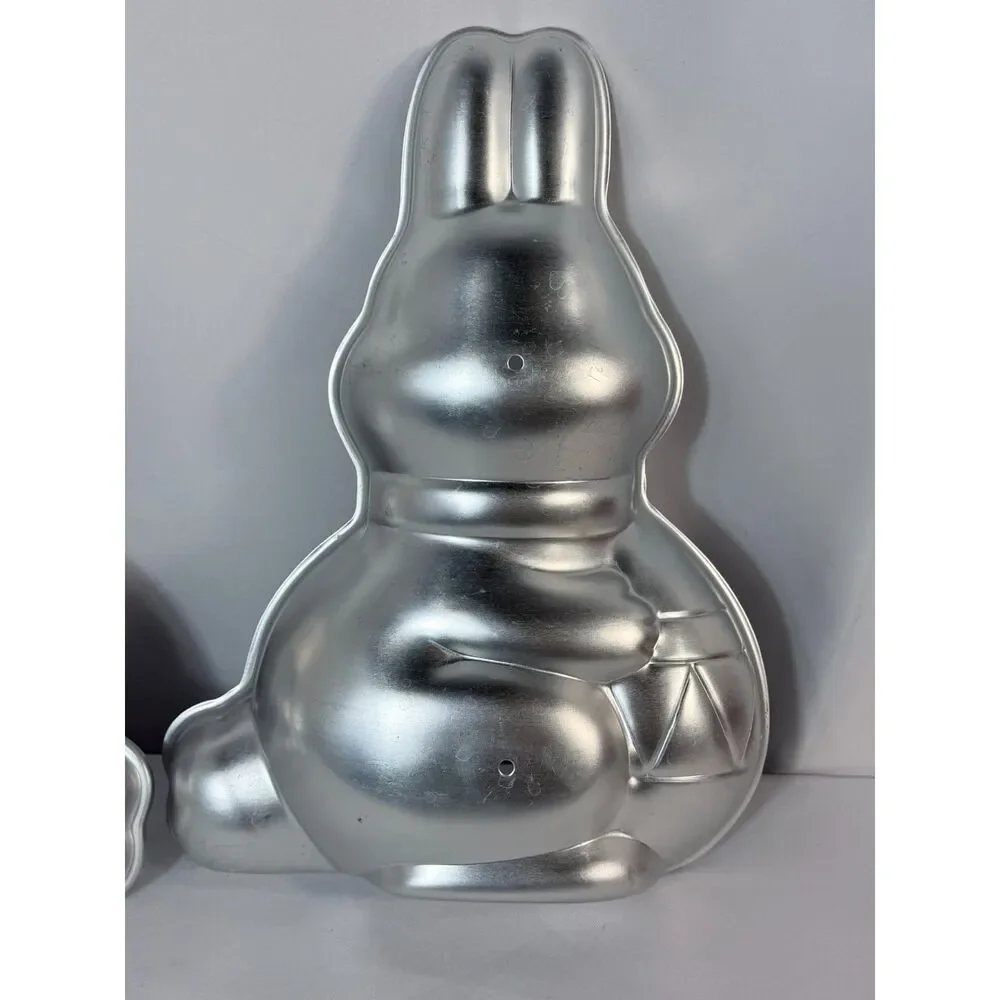 VTG Wilton Blushing Bunny 3D Cake Pan Two Piece Easter 1984 Aluminum Baking